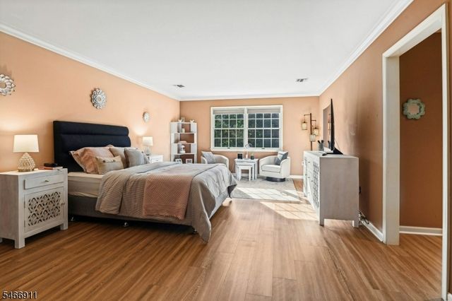25 Hidden Pond Ct, Raritan Boro, NJ 08869