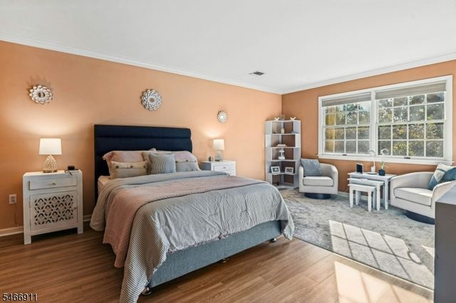 25 Hidden Pond Ct, Raritan Boro, NJ 08869
