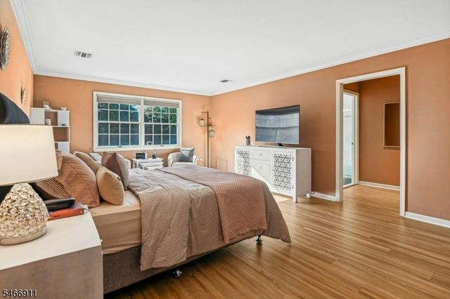 25 Hidden Pond Ct, Raritan Boro, NJ 08869