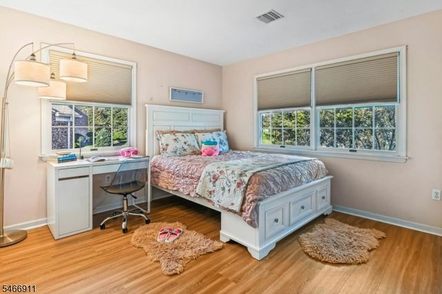 25 Hidden Pond Ct, Raritan Boro, NJ 08869