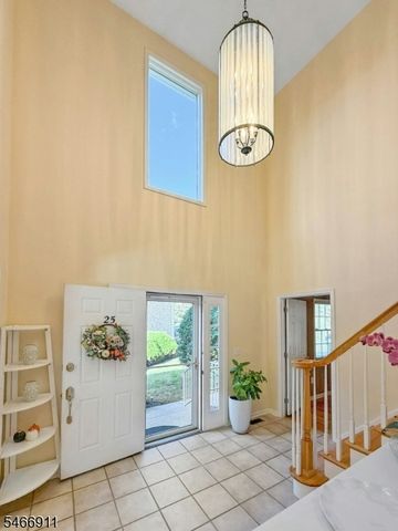 25 Hidden Pond Ct, Raritan Boro, NJ 08869