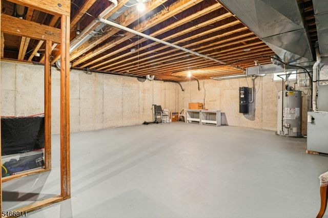 25 Hidden Pond Ct, Raritan Boro, NJ 08869