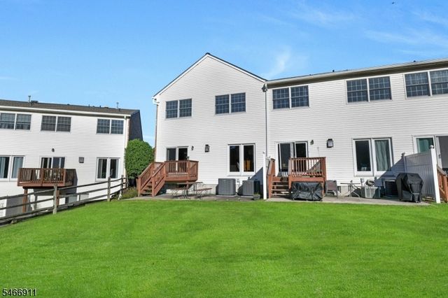 25 Hidden Pond Ct, Raritan Boro, NJ 08869