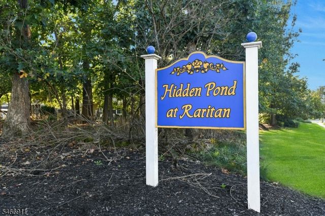 25 Hidden Pond Ct, Raritan Boro, NJ 08869