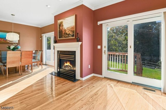 25 Hidden Pond Ct, Raritan Boro, NJ 08869