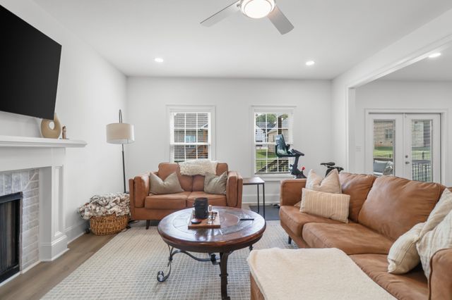 276 Bluebell Dr, Clarksville, TN 37043