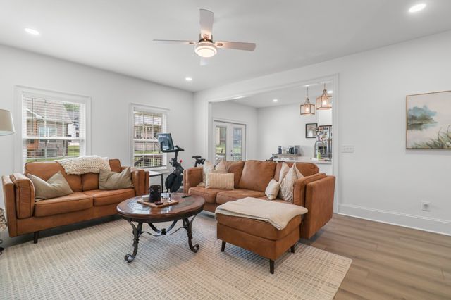 276 Bluebell Dr, Clarksville, TN 37043