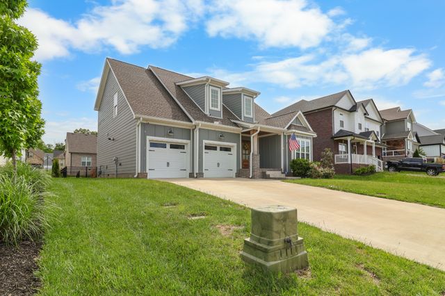 276 Bluebell Dr, Clarksville, TN 37043