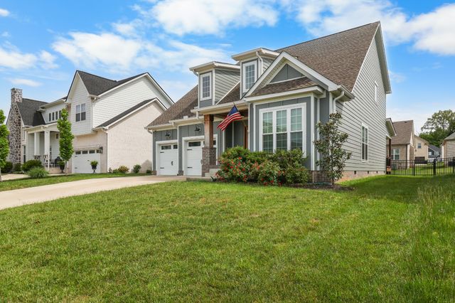 276 Bluebell Dr, Clarksville, TN 37043