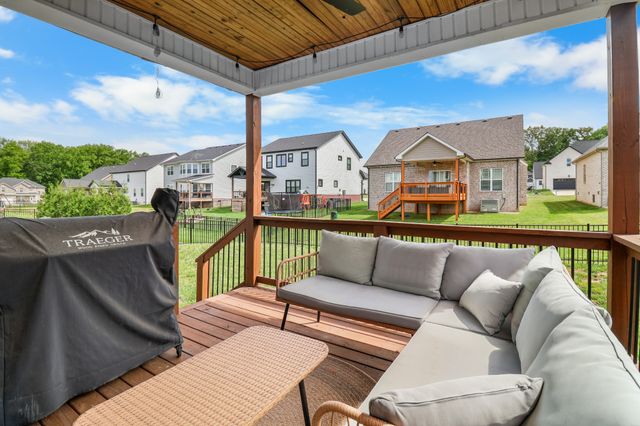276 Bluebell Dr, Clarksville, TN 37043