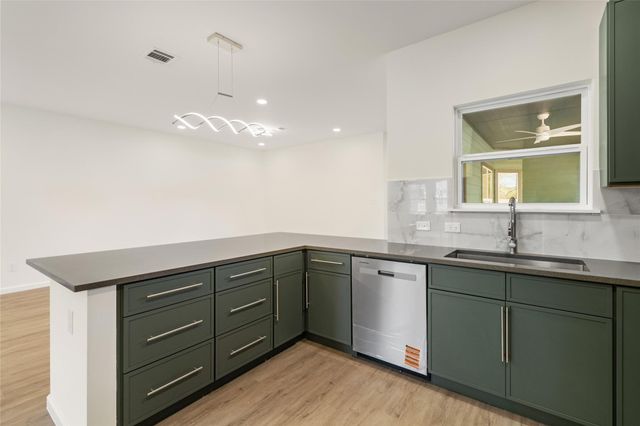 4656 N Teague Street, Rosharon, TX 77583