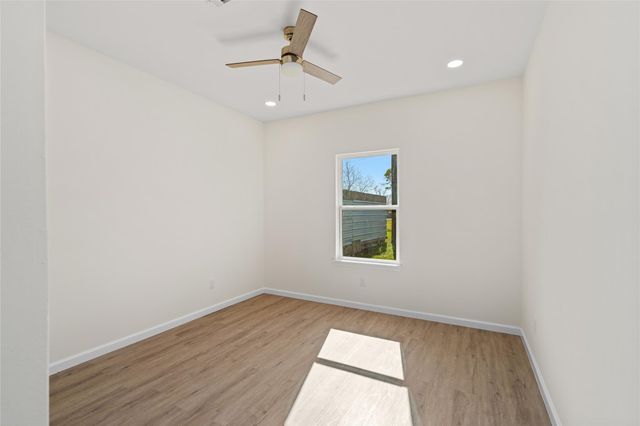 4656 N Teague Street, Rosharon, TX 77583