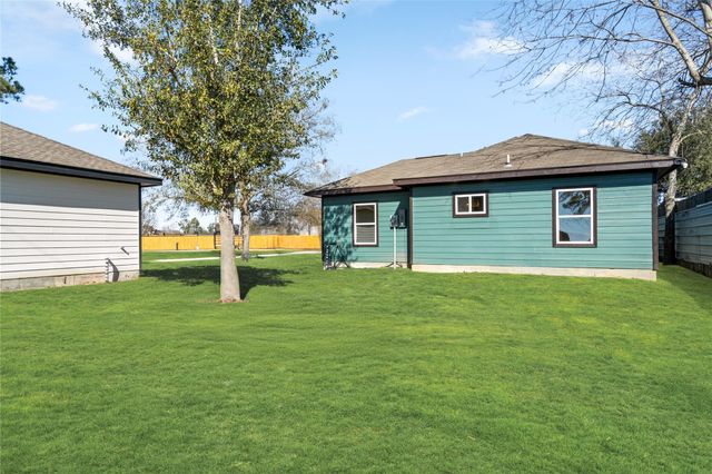 4656 N Teague Street, Rosharon, TX 77583