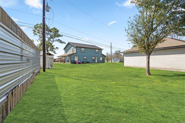 4656 N Teague Street, Rosharon, TX 77583