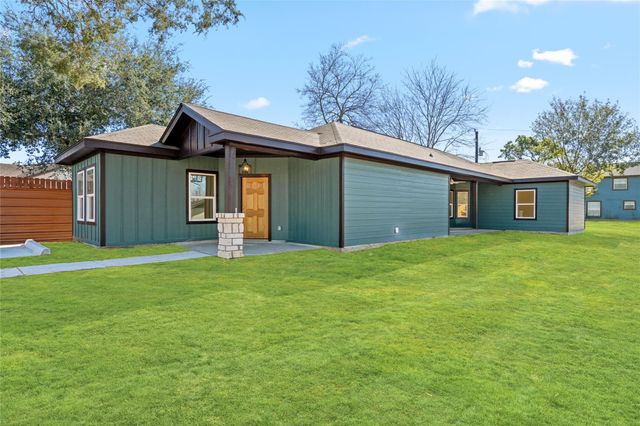 4656 N Teague Street, Rosharon, TX 77583