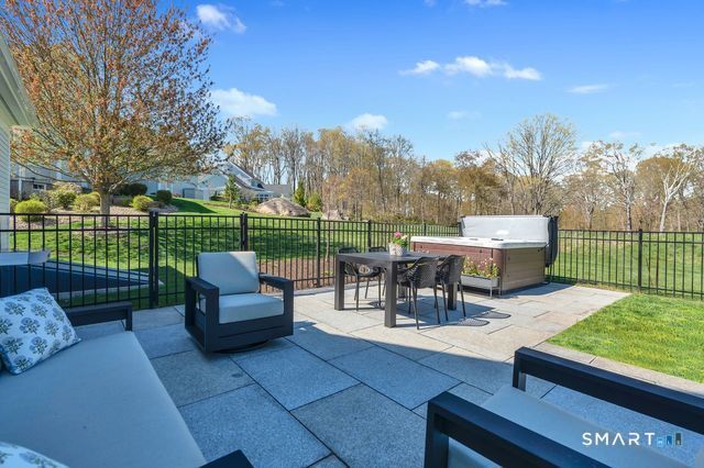 4 Bentons Knoll 2, Guilford, CT 06437