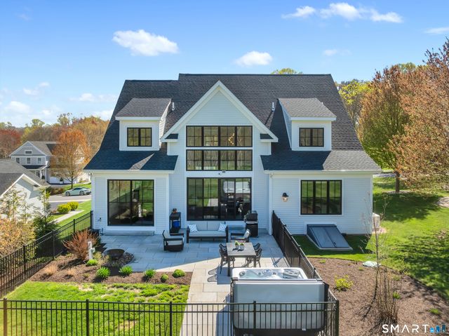 4 Bentons Knoll 2, Guilford, CT 06437