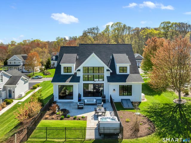 4 Bentons Knoll 2, Guilford, CT 06437