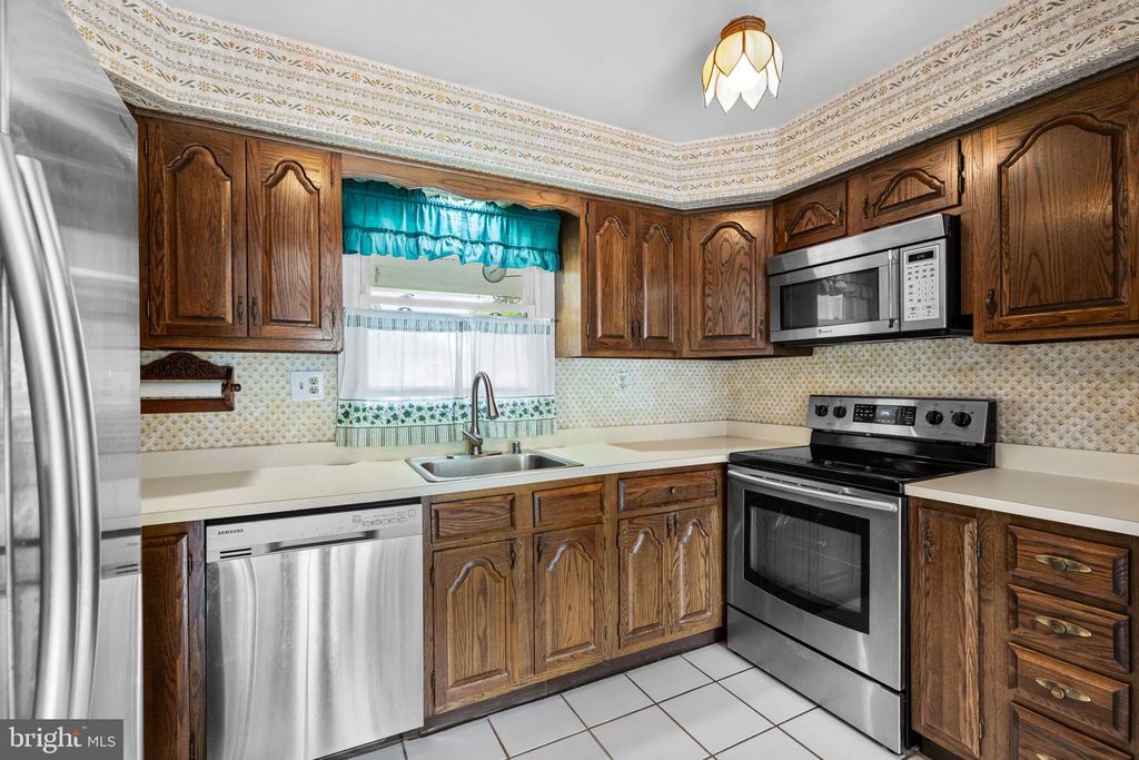 Image 12 of property listing at 12227 FOXHILL LN, Bowie, MD 20715
