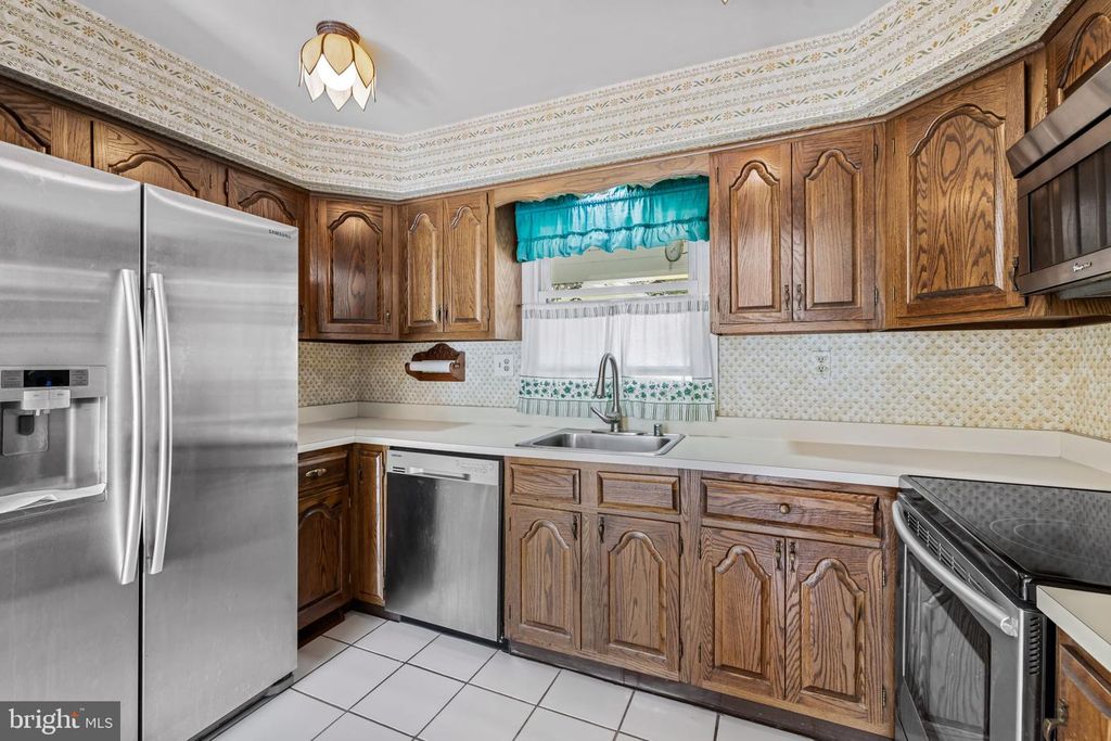 Image 13 of property listing at 12227 FOXHILL LN, Bowie, MD 20715