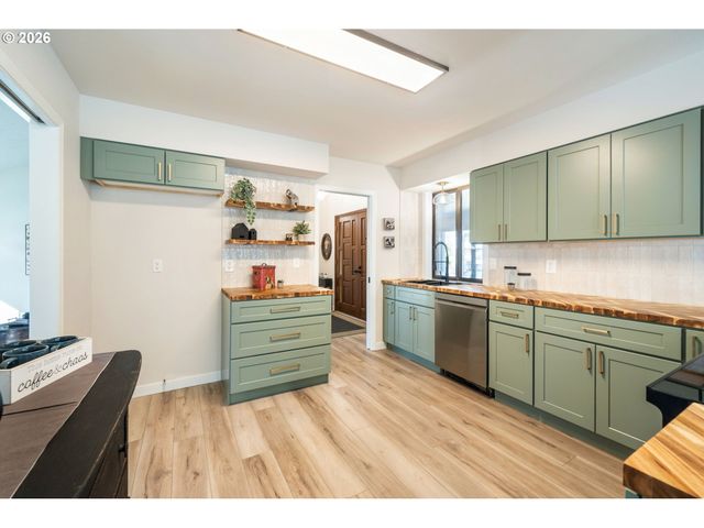 2775 Ne LINDEN Ave, Gresham, OR 97030