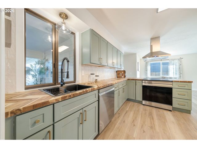 2775 Ne LINDEN Ave, Gresham, OR 97030