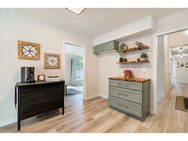 2775 Ne LINDEN Ave, Gresham, OR 97030