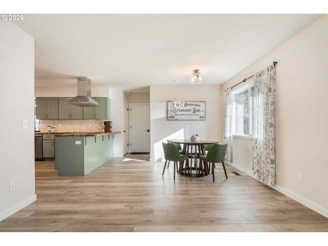 2775 Ne LINDEN Ave, Gresham, OR 97030