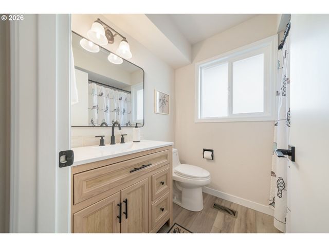 2775 Ne LINDEN Ave, Gresham, OR 97030