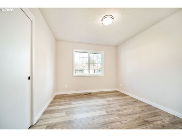 2775 Ne LINDEN Ave, Gresham, OR 97030