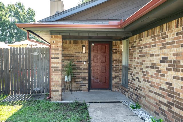 5106 Lakeridge Court, Garland, TX 75043