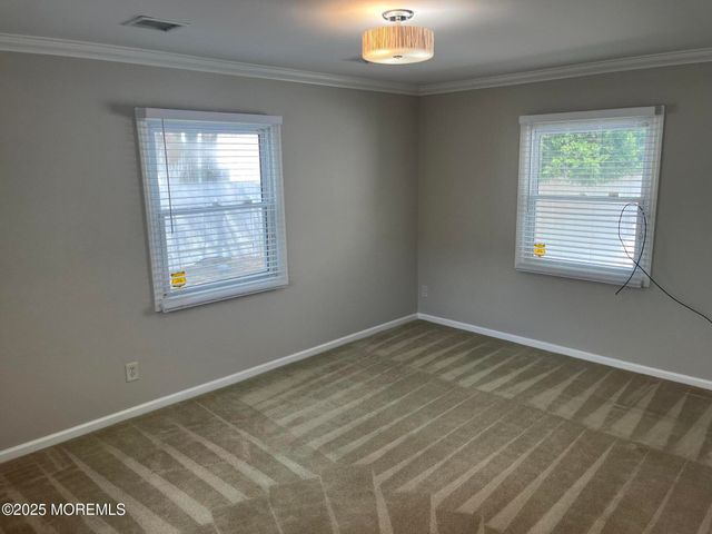 32 Idlewild Lane, Aberdeen, NJ 07747