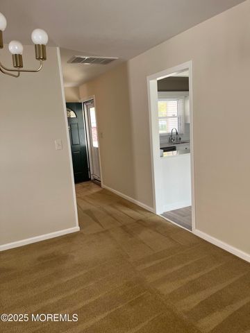 32 Idlewild Lane, Aberdeen, NJ 07747