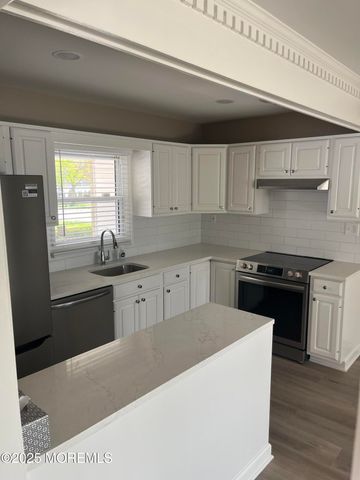 32 Idlewild Lane, Aberdeen, NJ 07747