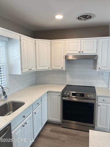 32 Idlewild Lane, Aberdeen, NJ 07747
