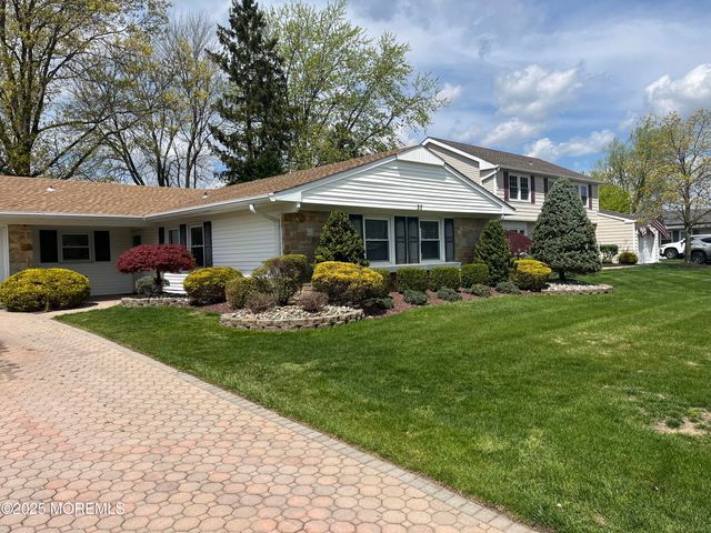 32 Idlewild Lane, Aberdeen, NJ 07747
