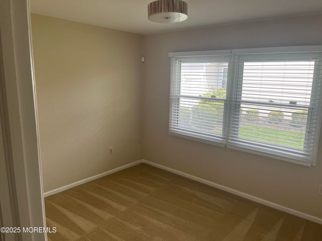 32 Idlewild Lane, Aberdeen, NJ 07747