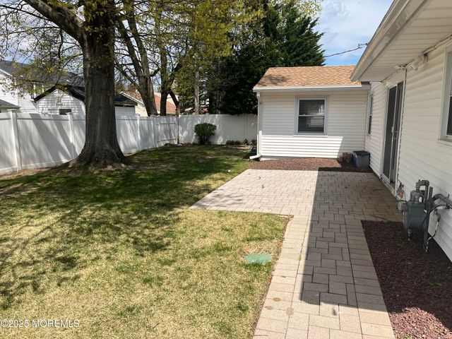 32 Idlewild Lane, Aberdeen, NJ 07747