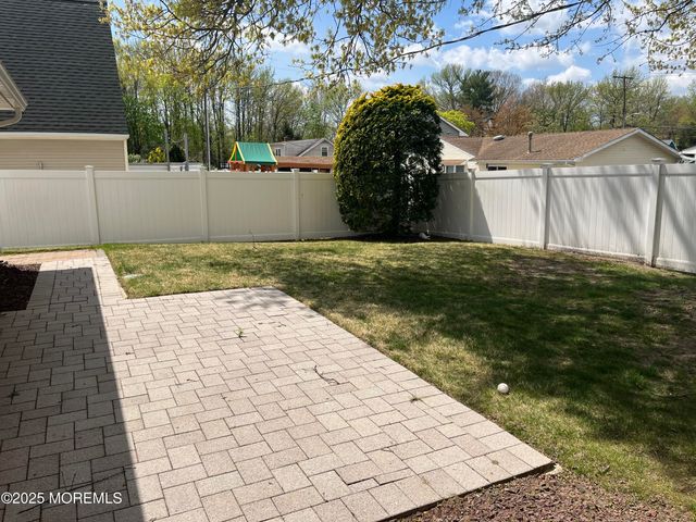 32 Idlewild Lane, Aberdeen, NJ 07747