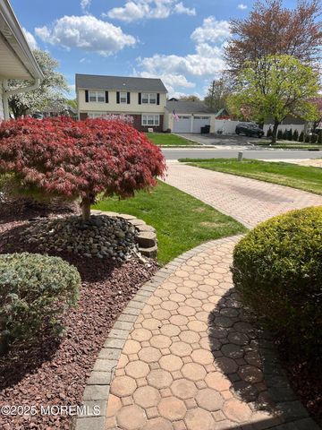 32 Idlewild Lane, Aberdeen, NJ 07747