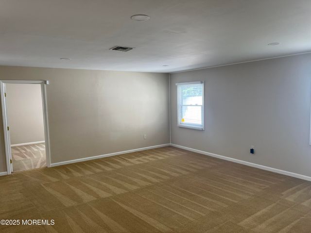 32 Idlewild Lane, Aberdeen, NJ 07747