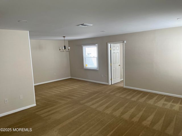 32 Idlewild Lane, Aberdeen, NJ 07747