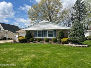 32 Idlewild Lane, Aberdeen, NJ 07747