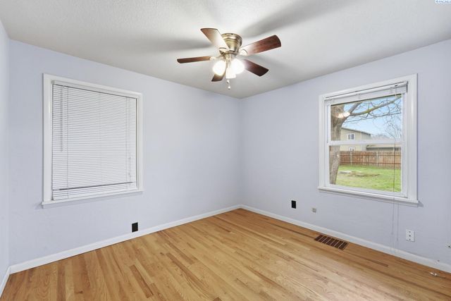 511 N Fisher, Kennewick, WA 99336