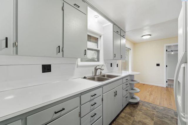 511 N Fisher, Kennewick, WA 99336