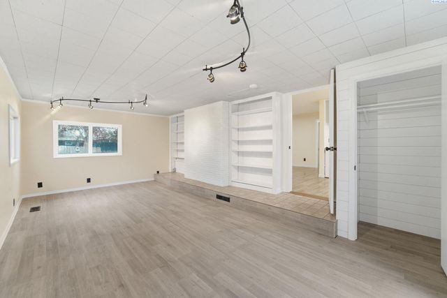 511 N Fisher, Kennewick, WA 99336