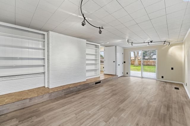 511 N Fisher, Kennewick, WA 99336