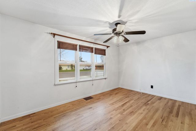 511 N Fisher, Kennewick, WA 99336