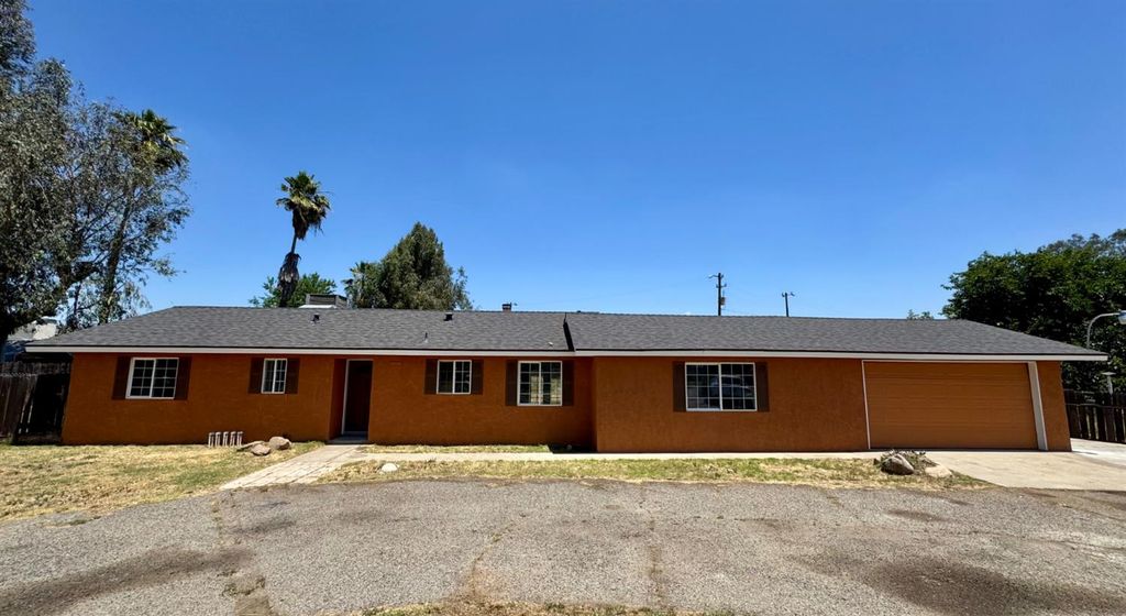 Image 1 of property listing at 26295 Dillon Way, Madera, CA 93638