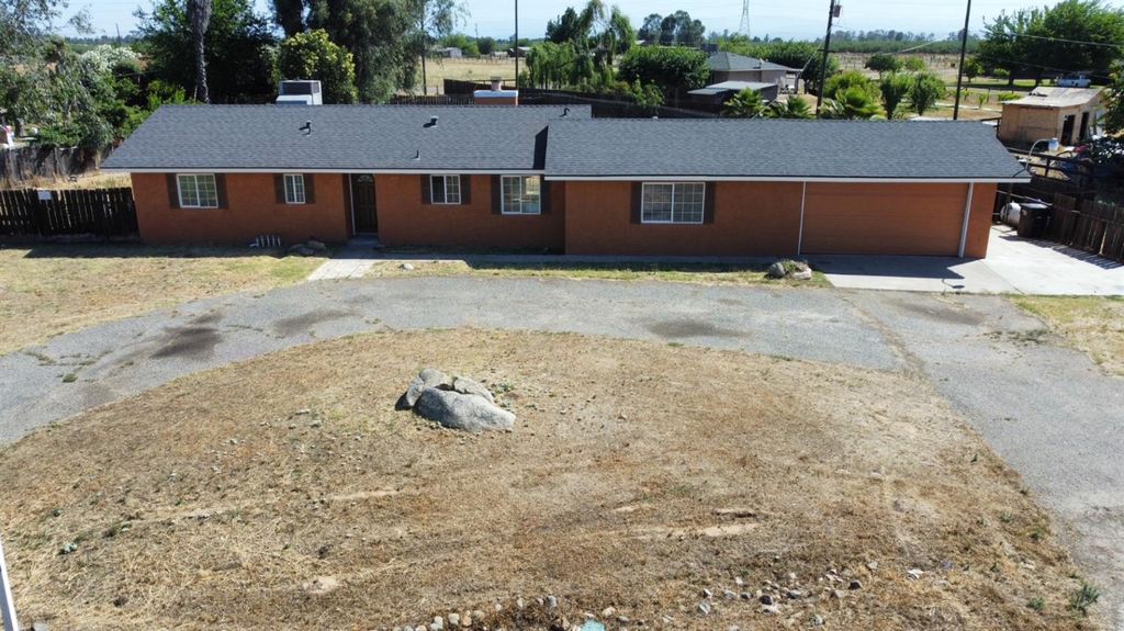 Image 13 of property listing at 26295 Dillon Way, Madera, CA 93638